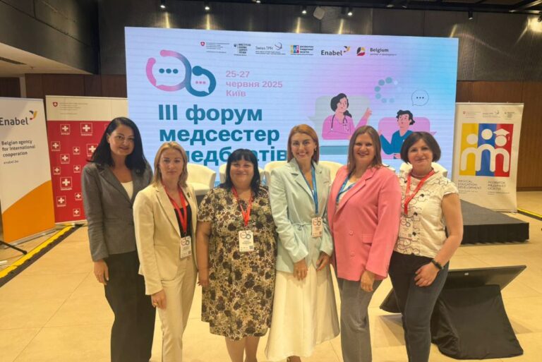 Участь декана факультету 2 у ІІІ Форумі медичних сестер та братів