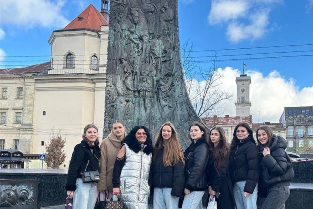 Детальніше про статтю Екскурсія сучасними європейськими вуличками старовинного Львова на тему: «Львів – туристична перлина Європи»