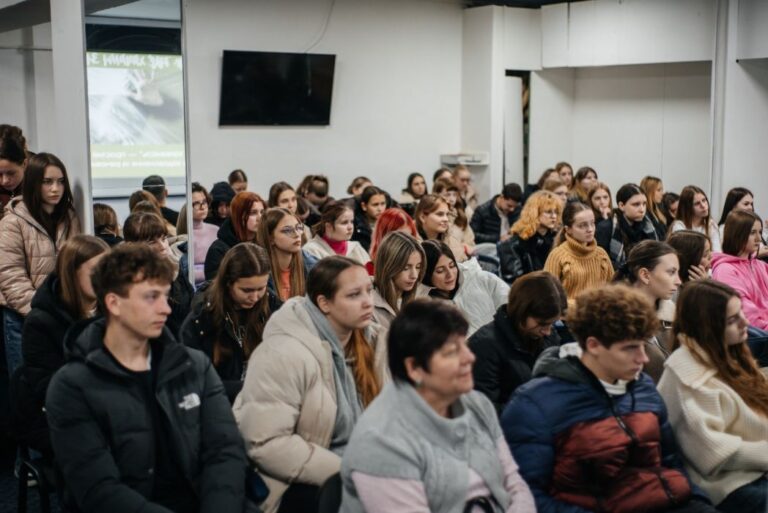 Зустріч з командою клініки лікування залежностей Сенс