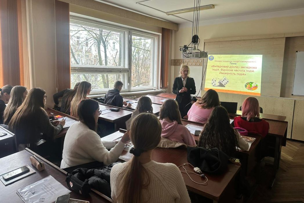 Детальніше про статтю Відкрите заняття на тему: «Випадковий дослід і випадкова подія. Відносна частота подій. Ймовірність подій»