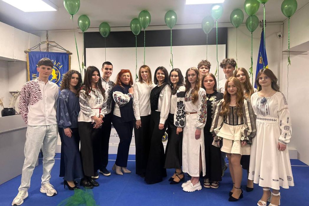 Детальніше про статтю Літературний салон «Леся Українка – Наперекір проти течій одній вірити, жити, творити, кохати…»