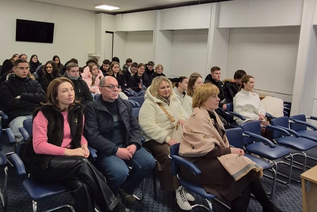 Детальніше про статтю ПРОФЕСІЙНИЙ ЛЕКТОРІЙ «ОГЛЯД РИНКУ МЕДИКАМЕНТОЗНИХ ЗАСОБІВ МІСЦЕВОЇ ДІЇ ДЛЯ ЛІКУВАННЯ ЗАПАЛЬНИХ ЗАХВОРЮВАНЬ ПАРОДОНТУ»