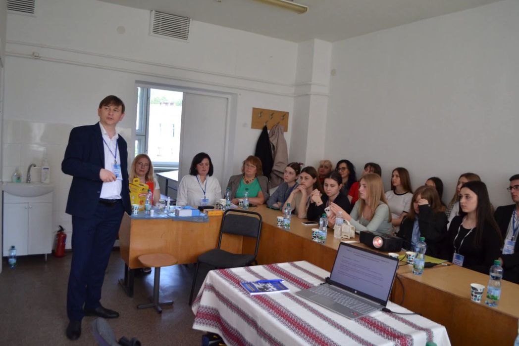 Детальніше про статтю Тренінг для майбутніх фахівців з лабораторної медицини на тему: «Глюкоза як об’єкт лабораторних досліджень»