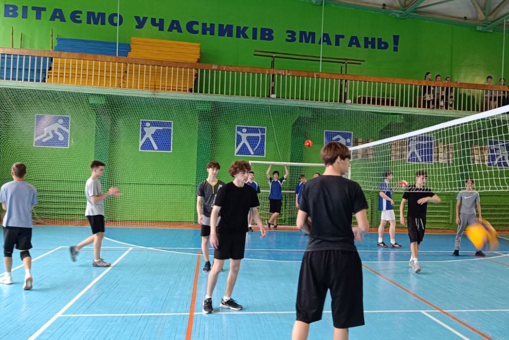 Детальніше про статтю Змагання з волейболу