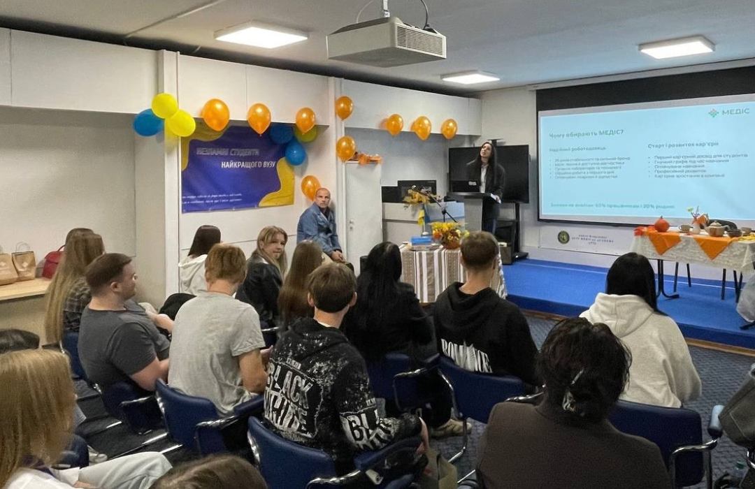 Детальніше про статтю Співпраця, яка відкриває нові можливості для наших студентів! 🧪💙